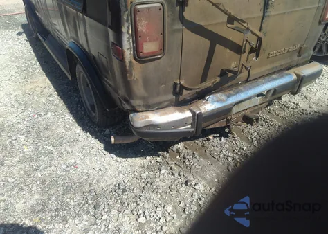 1993 Dodge Ram Van B250 z USA, uszkodzony, nr VIN 2B6HB21Y0PK510715